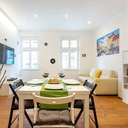 Apartment Crusader Street By Loft
