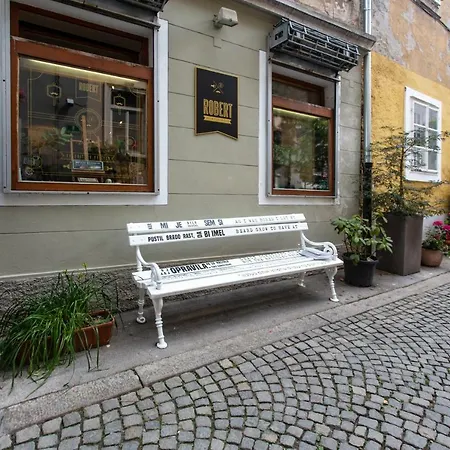 Crusader Street By Loft Apartma